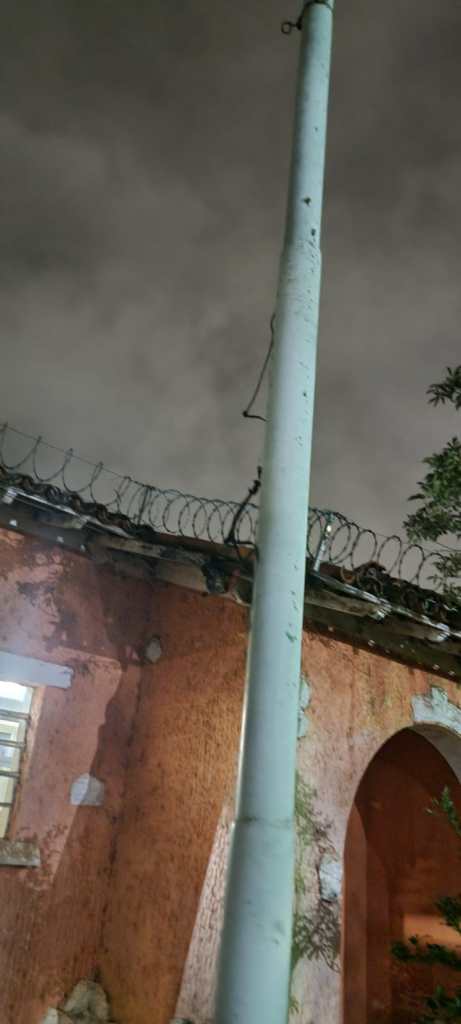 Uma ação rápida da Guarda Municipal de São Carlos impediu uma tentativa de furto de fios elétricos na região central da cidade na madrugada desta quarta-feira (25).