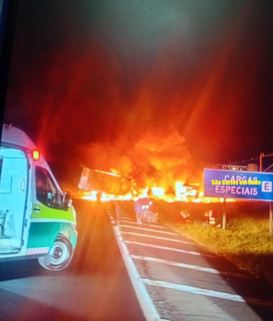 Acidente entre caminhões na WL