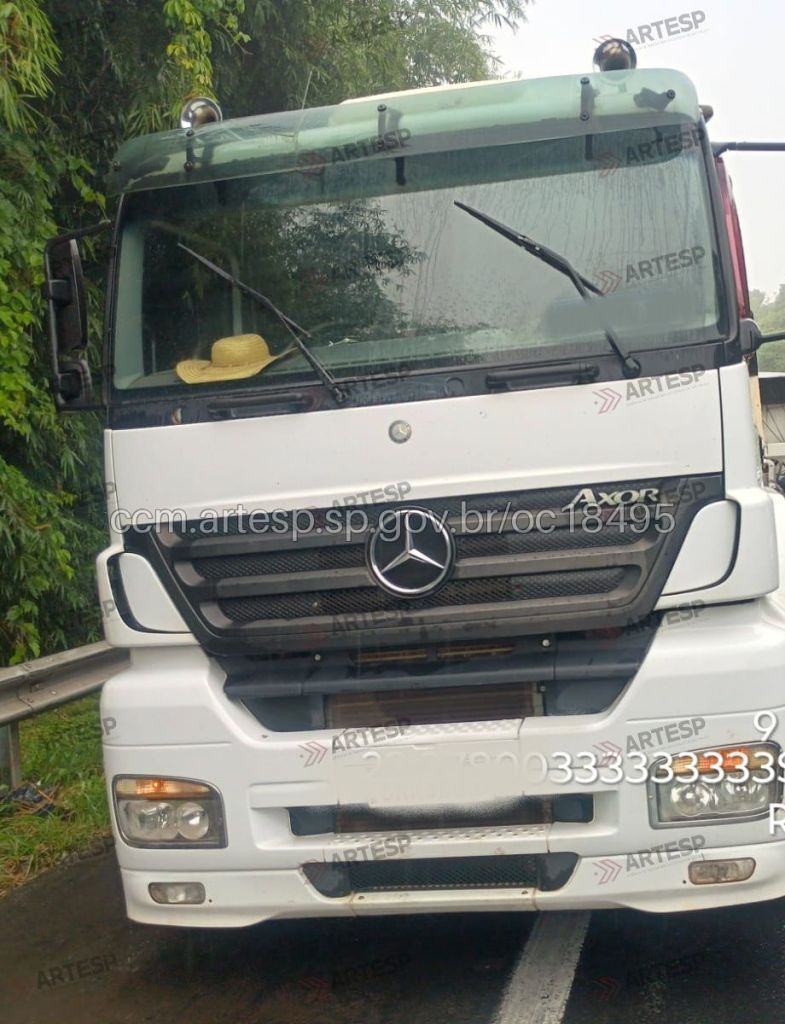 Após acidente, cabine ficou destruída