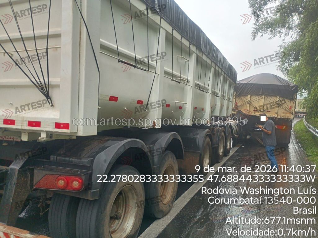 Após acidente, cabine ficou destruída