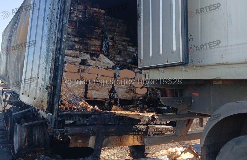 Carreta pegou fogo na Anhanguera