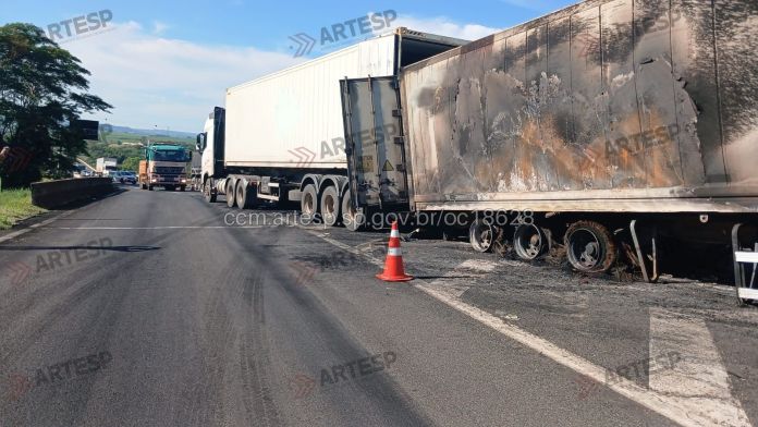 Carreta pegou fogo na Anhanguera Carreta pegou fogo na Anhanguera