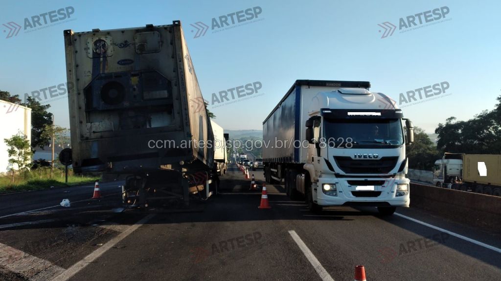 Carreta pegou fogo na Anhanguera
