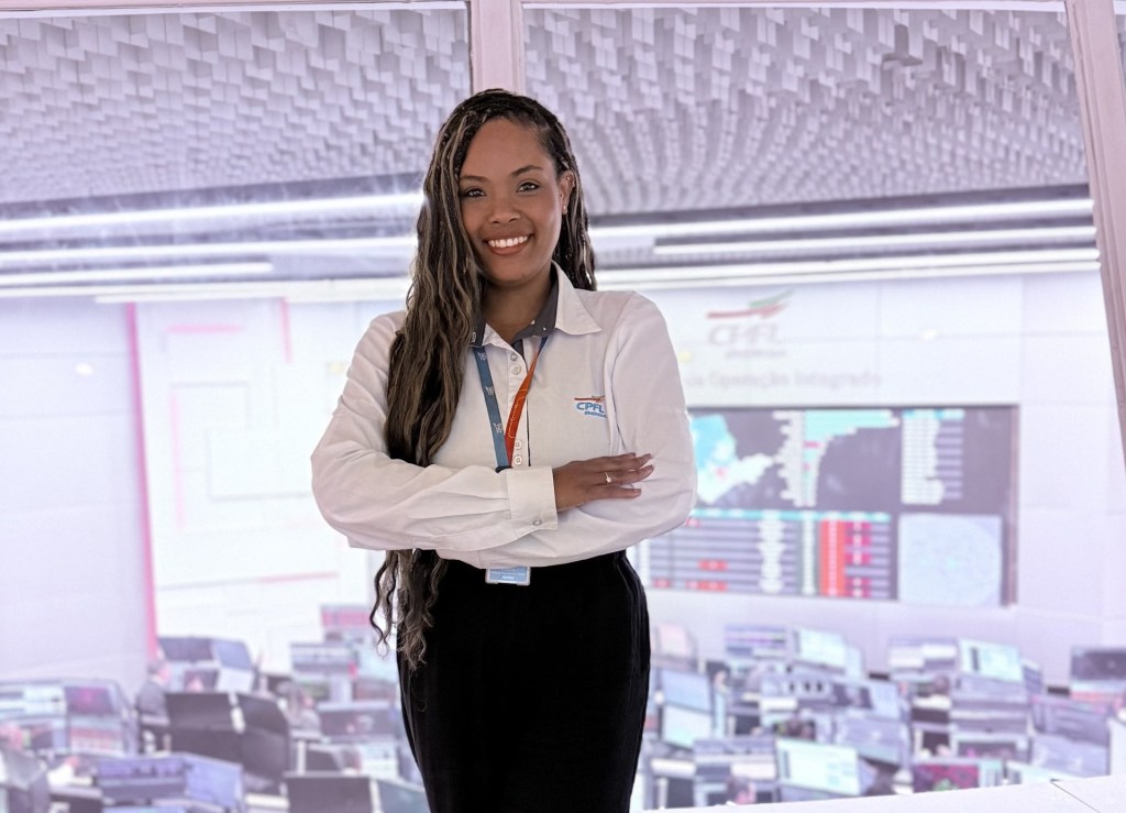 Mulheres na CPFL: Rebeca é a primeira mulher a ocupar o cargo de técnica supervisora no Centro de Operações (Fotos: Divulgação/CPFL Energia)