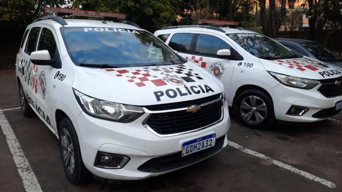 Homem leva golpes de facão no Jardim Hikare Homem leva golpes de facão no Jardim Hikare