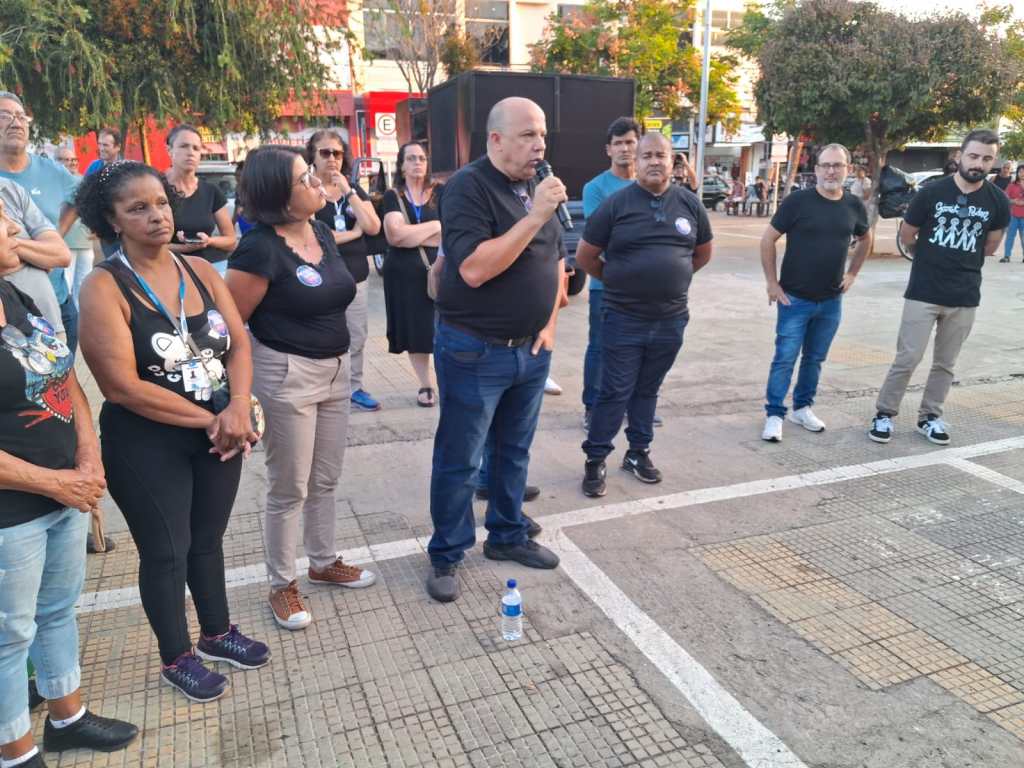 Servidores encerram greve