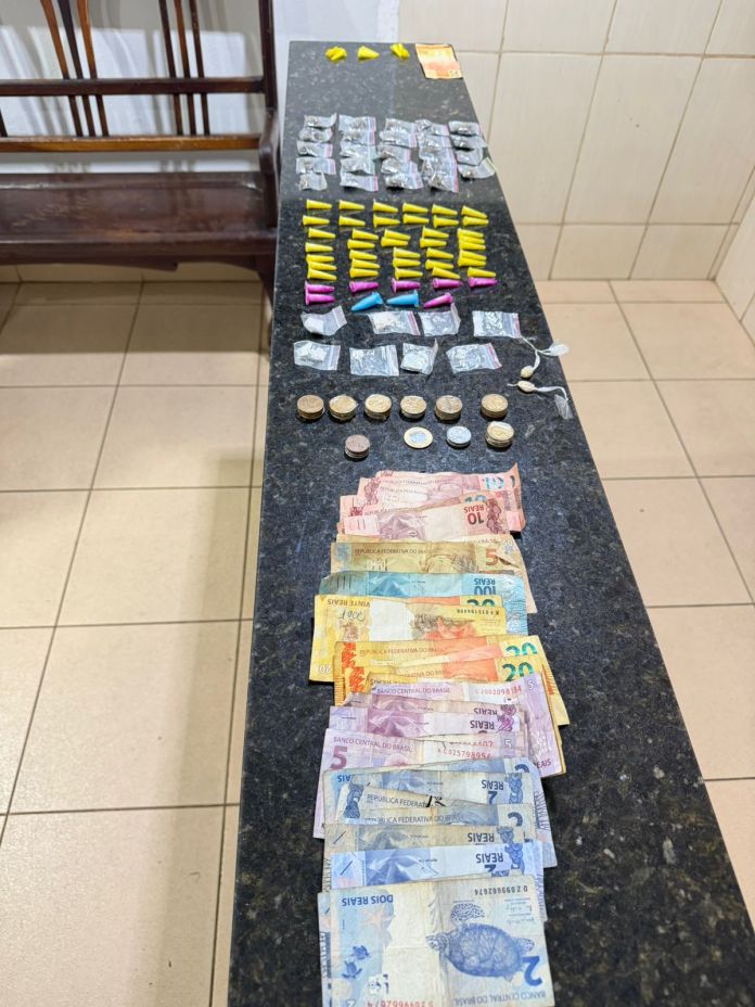 Polícia Militar flagra tráfico de drogas durante operação em São Carlos Polícia Militar flagra tráfico de drogas durante operação em São Carlos