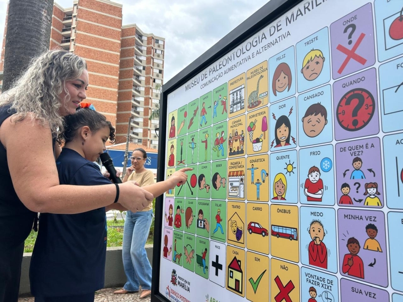 A Prefeitura de Marília, por meio da Secretaria Municipal da Educação, está adotando uma série de providências em atendimento ao Decreto Municipal nº 14.974/2026, que estabelece a concessão de dispositivos de segurança para crianças com Transtorno do Espectro Autista (TEA).