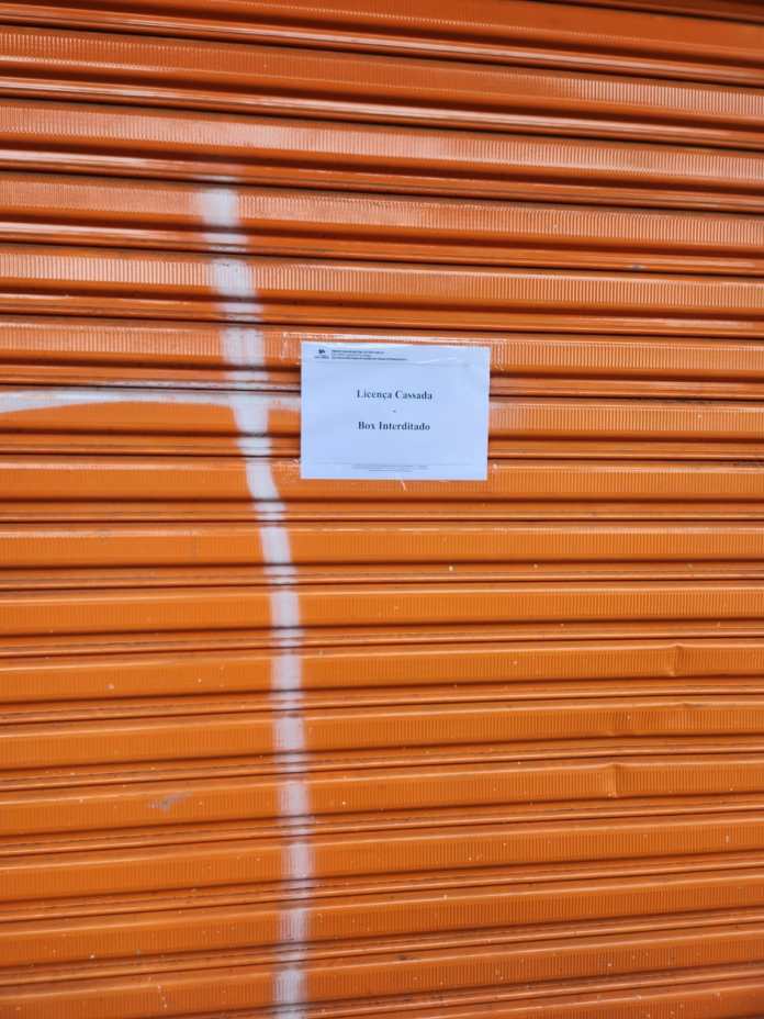 5b554a25-ce46-4015-b3da-341369f273e2 Fiscalização interdita dois boxes na Praça do Comércio