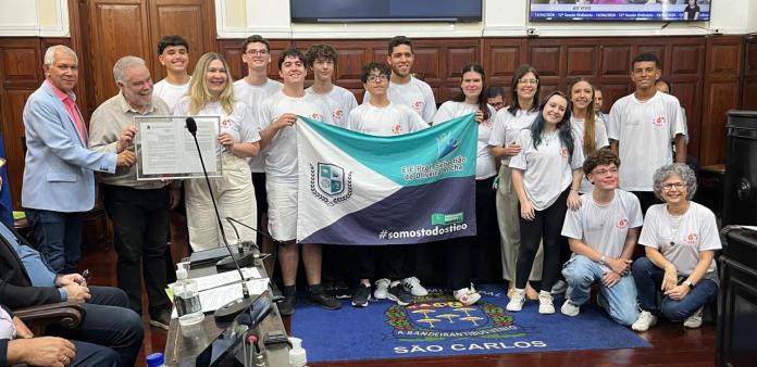 Escola Sebastião de Oliveira Rocha é homenageada na Câmara antes de levar ciência sustentável ao Camboja Escola Sebastião de Oliveira Rocha é homenageada na Câmara antes de levar ciência sustentável ao Camboja