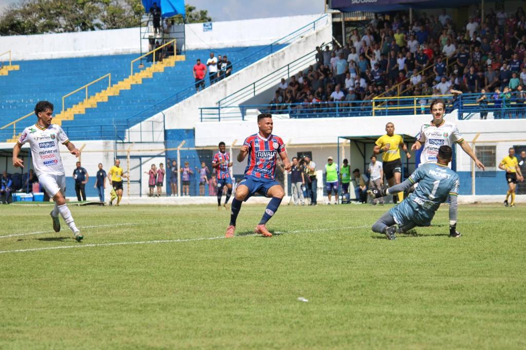 O Estádio Municipal Professor Luís Augusto de Oliveira, o Luisão, em São Carlos, estará aberto ao público neste sábado, 25 de abril, para que os torcedores possam acompanhar de perto os preparativos do Grêmio Desportivo São-Carlense para a semifinal do Campeonato Paulista da Série A-4.
