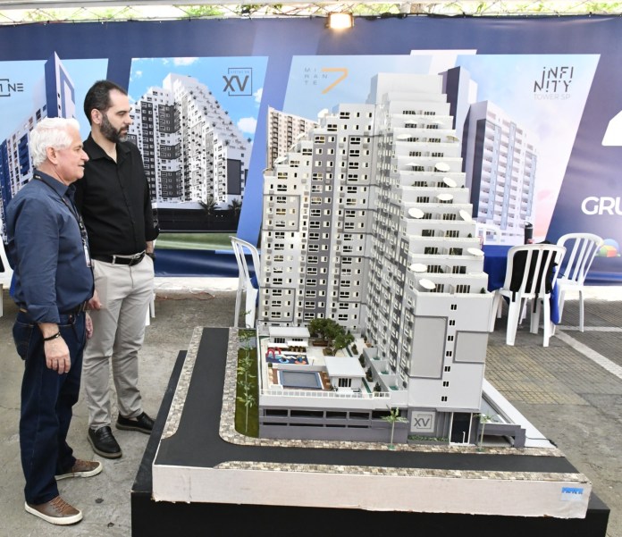 A cidade de São Carlos recebe, entre os dias 24 e 27 de abril, na Praça do Mercado Municipal, mais uma edição do Feirão Casa Paulista, consolidando uma importante conquista da Prefeitura, por meio da Progresso e Habitação São Carlos - PROHAB. A cidade de São Carlos recebe, entre os dias 24 e 27 de abril, na Praça do Mercado Municipal, mais uma edição do Feirão Casa Paulista, consolidando uma importante conquista da Prefeitura, por meio da Progresso e Habitação São Carlos - PROHAB.