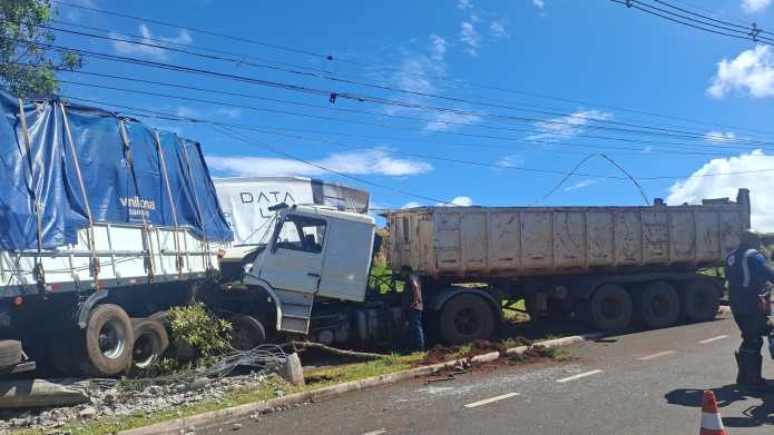 Grave acidente na Bruno Ruggiero Grave acidente na Bruno Ruggiero