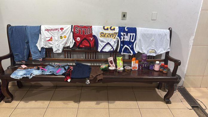 c5e5a9b6-7efc-4fef-81d7-c3e90dbcca30 Casal é pego com sacolas de produtos furtados no Centro de São Carlos