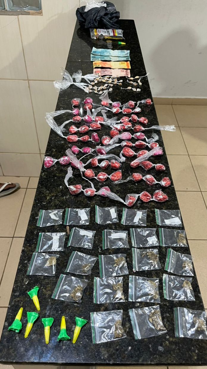 Adolescentes são apreendidos por ato infracional de tráfico de drogas em São Carlos Adolescentes são apreendidos por ato infracional de tráfico de drogas em São Carlos