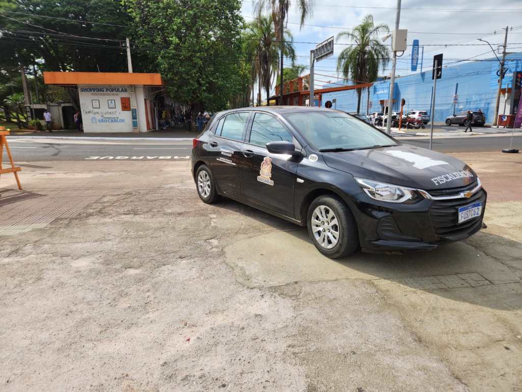 Fiscalização interdita dois boxes na Praça do Comércio