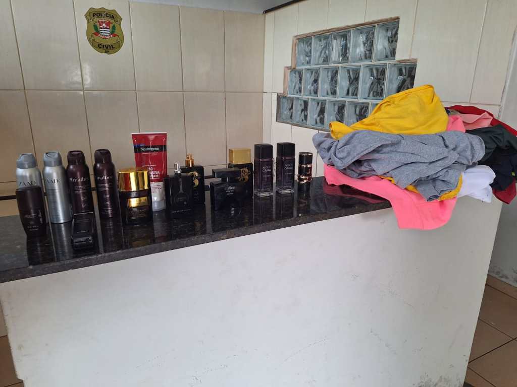 Mulher foi detida por furto