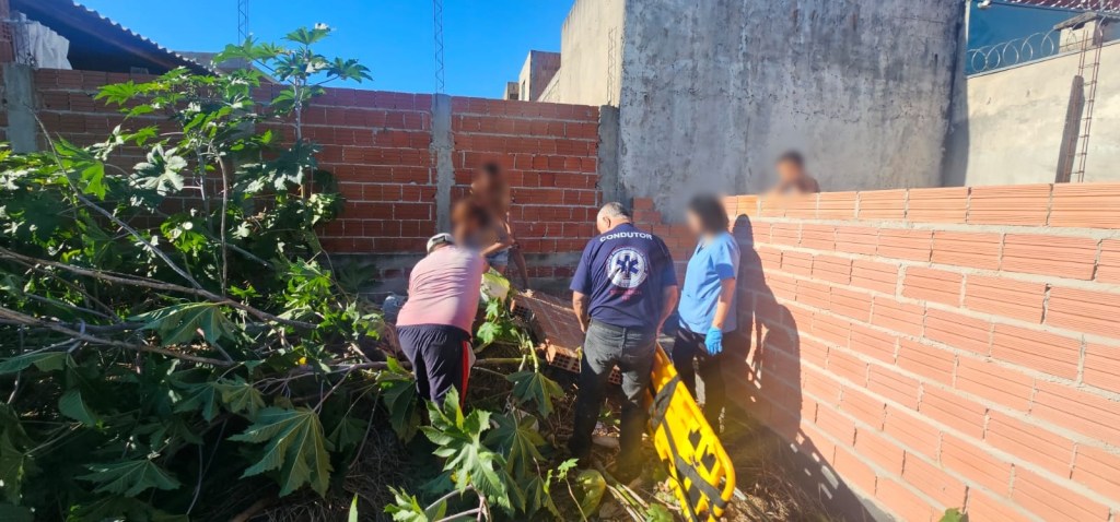 Uma ocorrência envolvendo o desabamento de um muro mobilizou equipes de emergência na manhã desta quarta-feira (6), em Ibaté. O caso foi registrado na Rua Nivaldo Fondato, localizada no bairro José Giro.