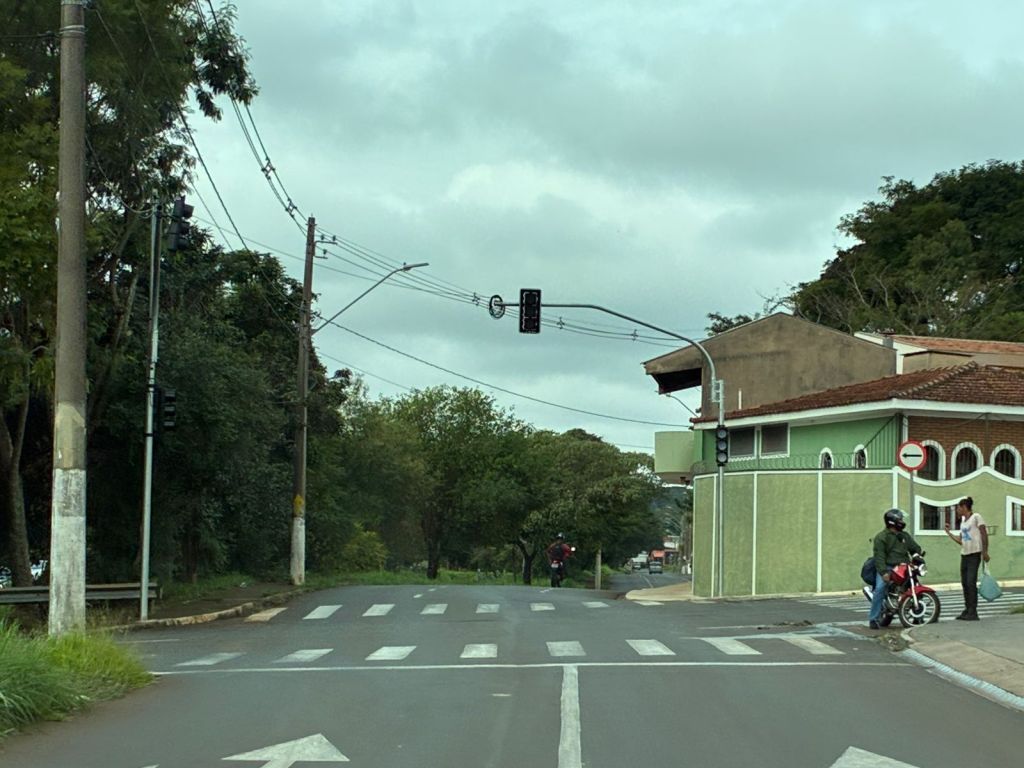 Uma demanda antiga de muitos pedestres da região do Ricetti e Jardim Brasil será atendida: os semáforos voltarão ao quadrilátero entre a avenida Comendador Alfredo Maffei, a rua Totó Leite e a Major Manoel Antonio de Mattos, em São Carlos.