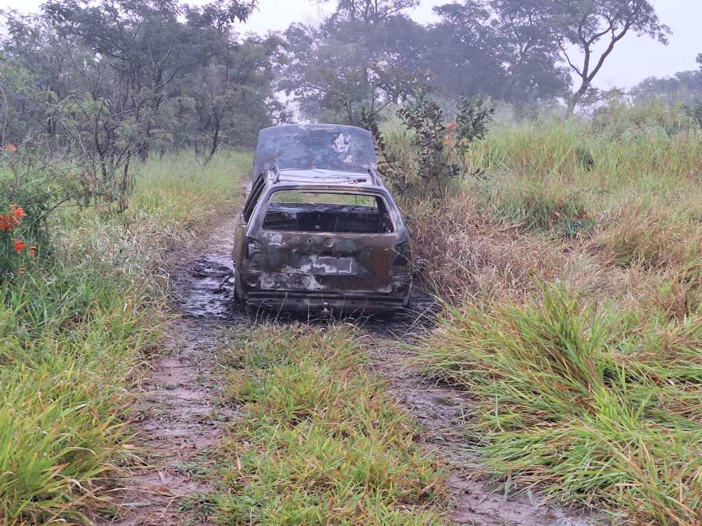 Dois veículos com registro de roubo foram localizados na manhã desta quarta-feira (20) às margens da Rodovia Professor Luiz Augusto de Oliveira (SP-215), na região do km 152, em São Carlos.