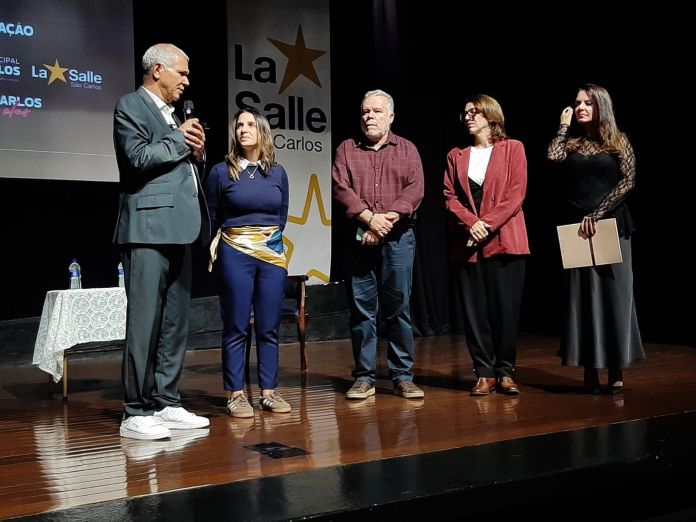 Teatro lotado e emoção marcam palestra de Ana Carolina, mãe de Isabella Nardoni, em evento promovido pela Câmara Municipal e Colégio Diocesano La Salle Teatro lotado e emoção marcam palestra de Ana Carolina, mãe de Isabella Nardoni, em evento promovido pela Câmara Municipal e Colégio Diocesano La Salle