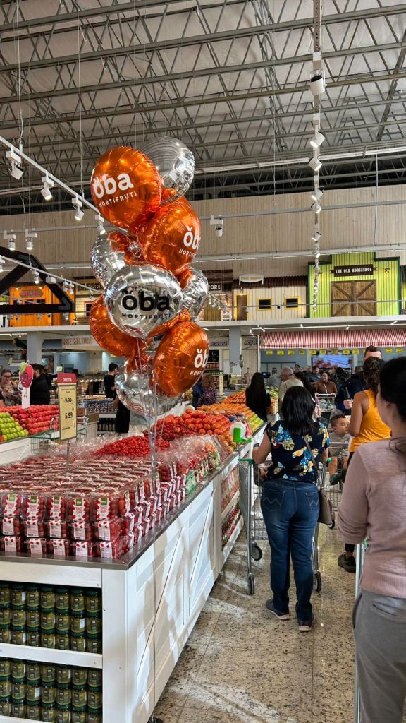 A rede Oba Hortifruti inaugurou na manhã desta quinta-feira (14) sua primeira unidade em São Carlos (SP). Localizada na Avenida Bruno Ruggiero Filho, na região do Parque Santa Felícia, próximo ao Shopping São Carlos