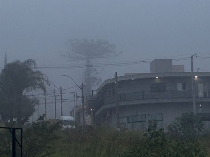 738da258-e653-4748-8405-0aa1e9c5e6a3 São Carlos amanheceu nesta quinta-feira (21) com temperatura de 15°C, forte neblina em diversos pontos e sensação térmica próxima dos 13°C por conta dos ventos.