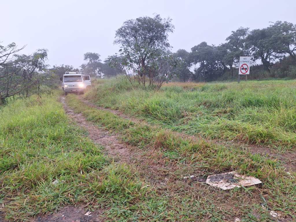 Dois veículos com registro de roubo foram localizados na manhã desta quarta-feira (20) às margens da Rodovia Professor Luiz Augusto de Oliveira (SP-215), na região do km 152, em São Carlos.
