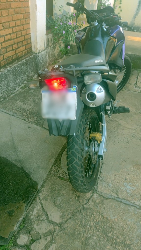 Homem é preso com motocicleta furtada e sinais identificadores adulterados na região