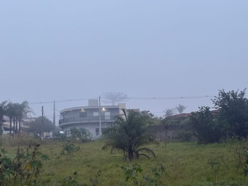 São Carlos amanheceu nesta quinta-feira (21) com temperatura de 15°C, forte neblina em diversos pontos e sensação térmica próxima dos 13°C por conta dos ventos.