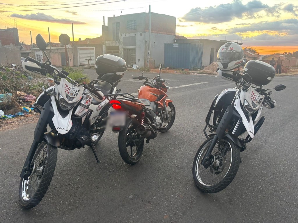 Tesoura no cilindro de ignição da moto