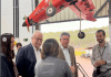 Presidente da FINEP conhece o potencial da XMobots em São Carlos O presidente da FINEP, Luiz Antônio Elias, esteve em São Carlos neste fim de semana para visitar a XMobots, considerada uma das maiores referências nacionais no desenvolvimento de drones e tecnologias voltadas à mobilidade aérea. A visita contou também com a presença do ex-prefeito e ex-deputado federal Newton Lima.