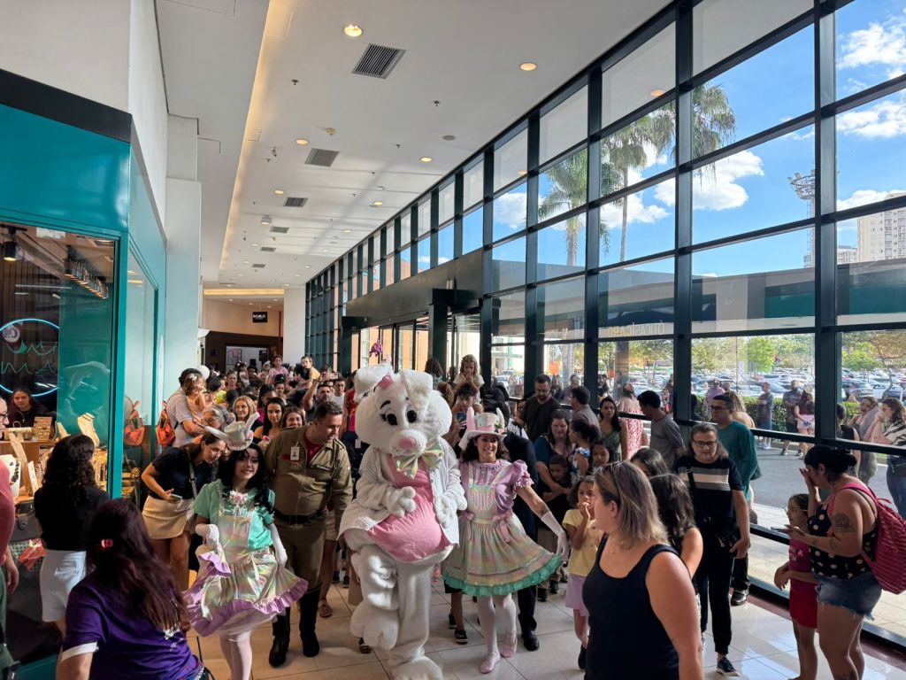 O Shopping São Carlos, administrado pelo Grupo AD, segue com uma agenda intensa de experiências para os próximos meses. O grande destaque começa já em junho, mês que promete movimentar o empreendimento com a transmissão oficial dos jogos da Copa do Mundo, campanhas românticas e especiais para o Dia dos Namorados e o retorno de sucessos de público, como o tradicional Encontro de Carros Antigos e as atrações do Palco Encantado.