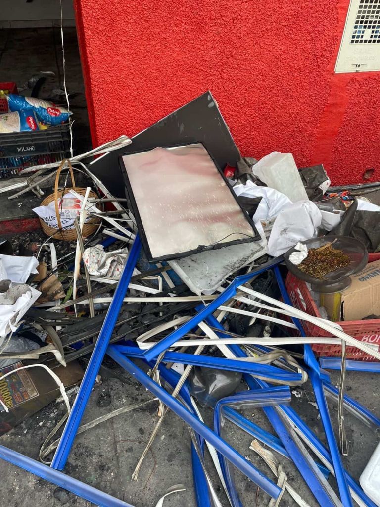 Um cenário de tristeza tomou conta da madrugada da última sexta-feira (15) na região da Bela Vista, em São Carlos. Por volta da 1h30, um incêndio atingiu o Sacolão do Povo localizado na rua Dr. Joaquim Rodrigues de Siqueira, 731
