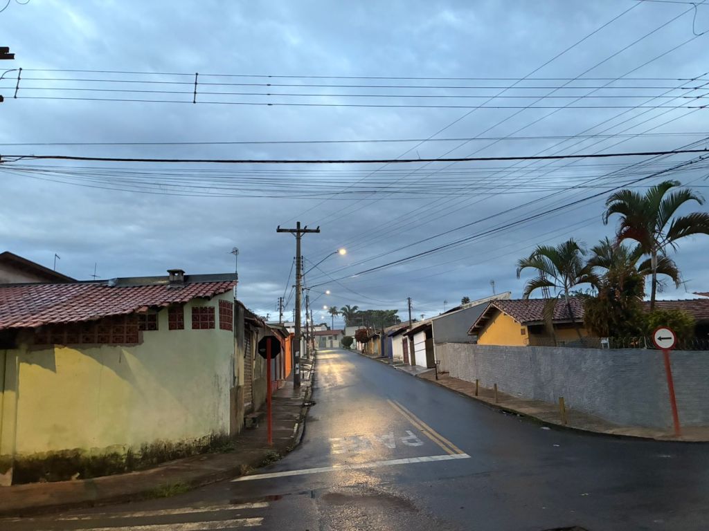 A madrugada desta terça-feira (20) já começou com chuva em São Carlos e reforçou a sensação típica de frio úmido que tomou conta da cidade.