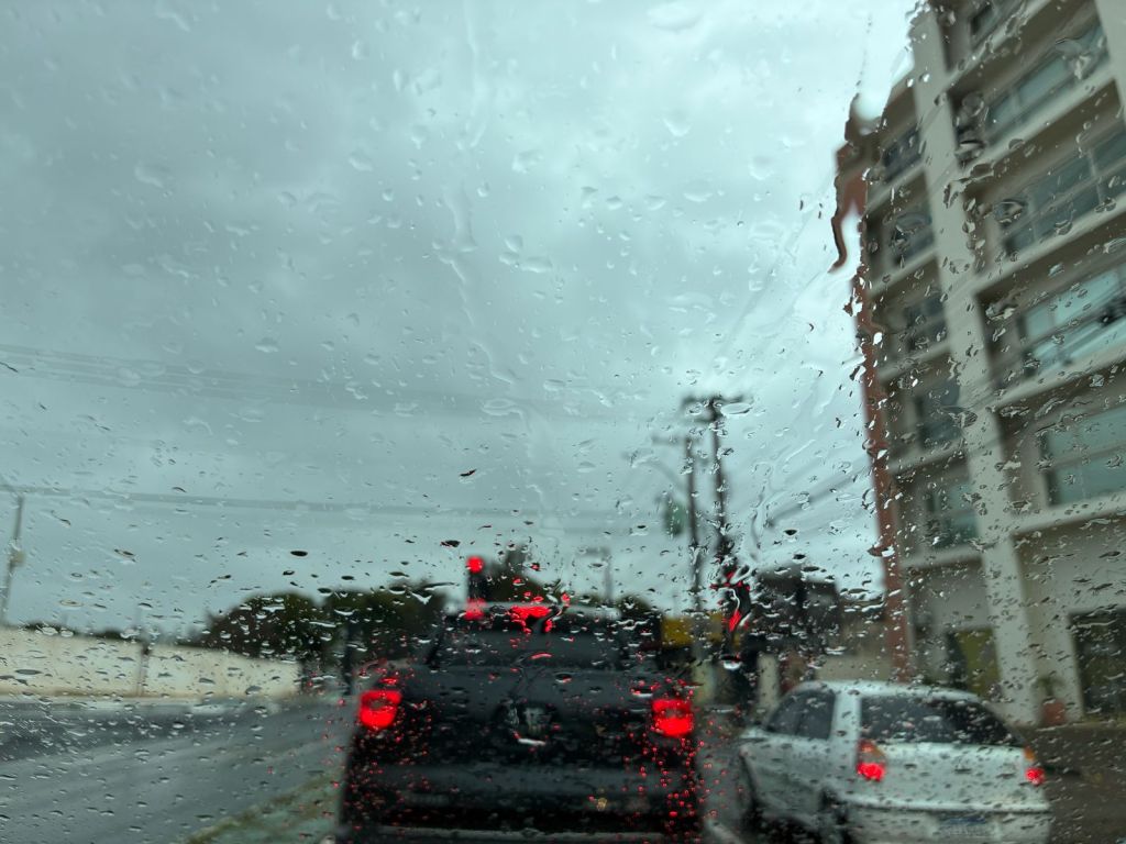 São Carlos deve se preparar para um fim de semana de mudança no tempo, com previsão de chuva volumosa, trovoadas e possibilidade de temporal, principalmente entre a noite de sábado (23) e a madrugada de domingo (24).