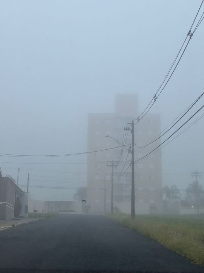 d2c7aee8-4a1c-4569-85f9-a215c5a8f092 São Carlos amanheceu nesta quinta-feira (21) com temperatura de 15°C, forte neblina em diversos pontos e sensação térmica próxima dos 13°C por conta dos ventos.