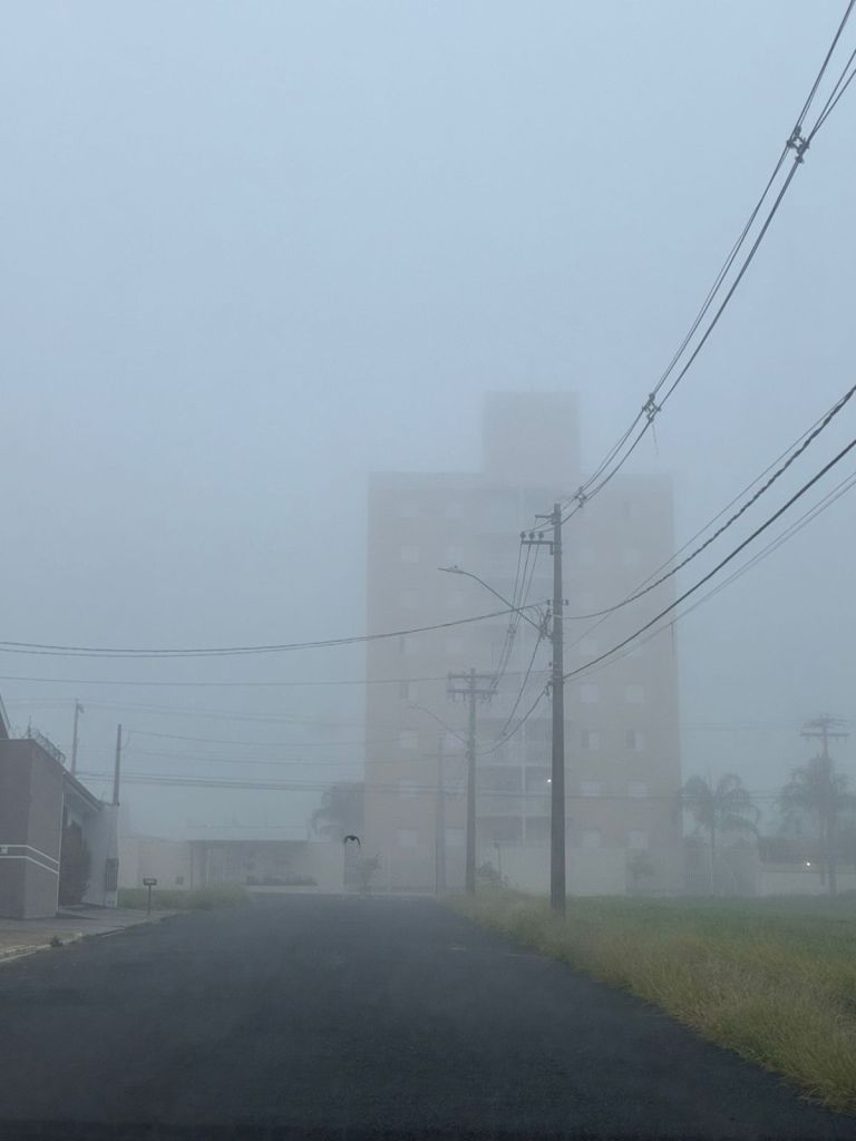São Carlos amanheceu nesta quinta-feira (21) com temperatura de 15°C, forte neblina em diversos pontos e sensação térmica próxima dos 13°C por conta dos ventos.