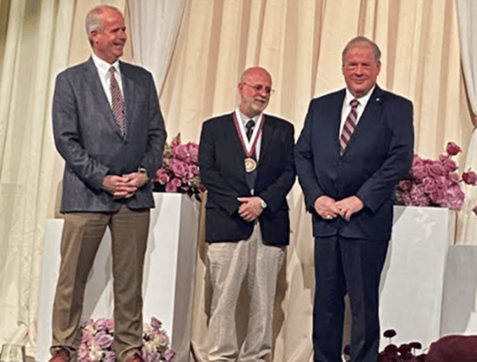 Professor Vanderlei Bagnato recebe a máxima honraria atribuída por uma universidade dos EUA