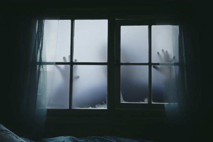 Moradores do Recreio dos Bandeirantes vivem clima de medo após ação de criminosos em imóvel Moradores do Recreio dos Bandeirantes vivem clima de medo após ação de criminosos em imóvel