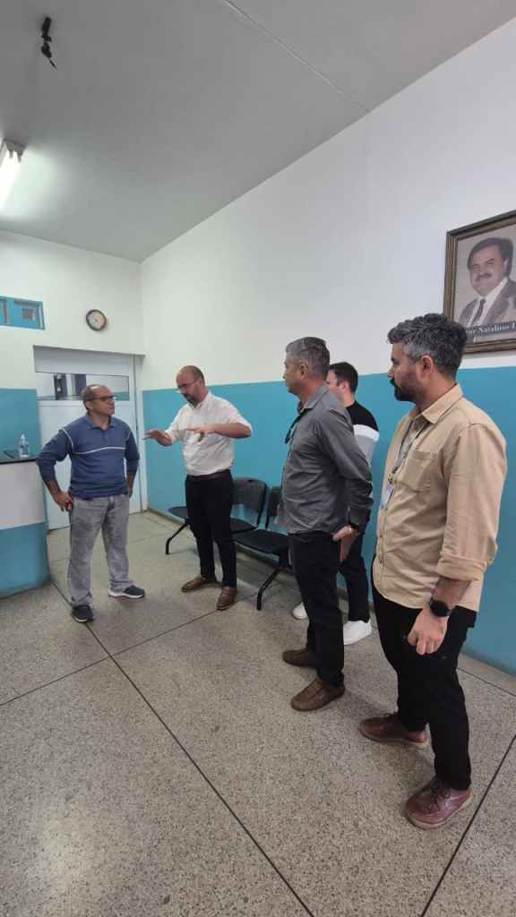 O prefeito de São Carlos, Netto Donato, esteve na manhã desta segunda-feira (01/06) na Escola Municipal de Educação Básica (EMEB) Arthur Natalino Deriggi, localizada no bairro Cidade Aracy e que atende 1.200 alunos no Fundamental I e II e na Educação de Jovens e Adultos (EJA).