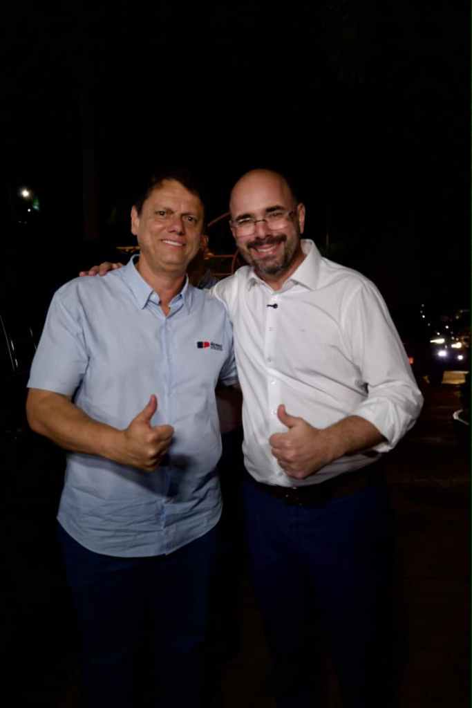 A visita do governador Tarcísio de Freitas a São Carlos, nesta quarta-feira (10), foi marcada pelo anúncio de um amplo pacote de investimentos que promete transformar áreas estratégicas do município, especialmente saúde, educação, mobilidade urbana e combate às enchentes.
