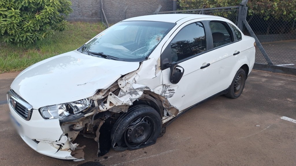 Um jovem de 21 anos morreu no final da noite de domingo (7) após ser atropelado durante uma perseguição policial que teve início na Vila Prado e terminou na Avenida São Carlos. As informações constam em boletim de ocorrência registrado pela Polícia Civil.