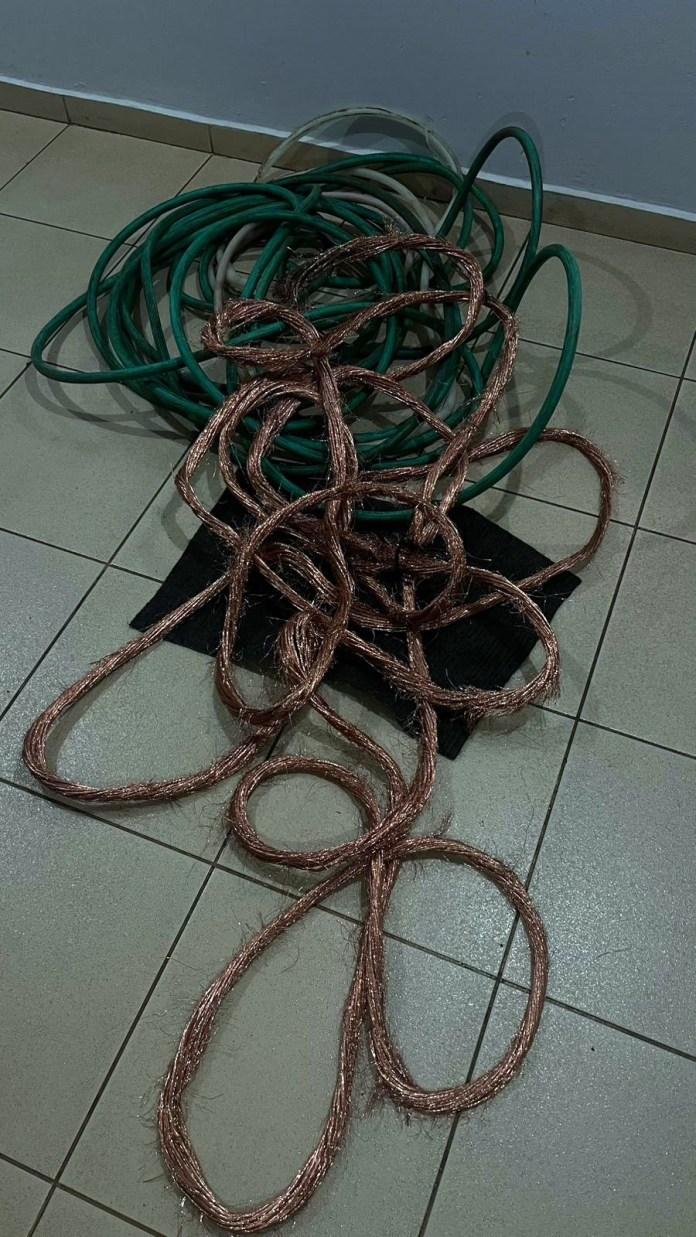 Cabos apreendidos pela PM Cabos apreendidos pela PM