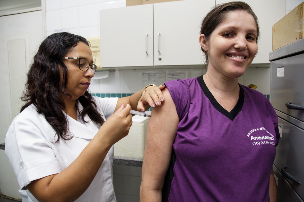 A Secretaria Municipal de Saúde de São Carlos intensifica a campanha de imunização contra a Influenza, ampliando o atendimento em unidades estratégicas.