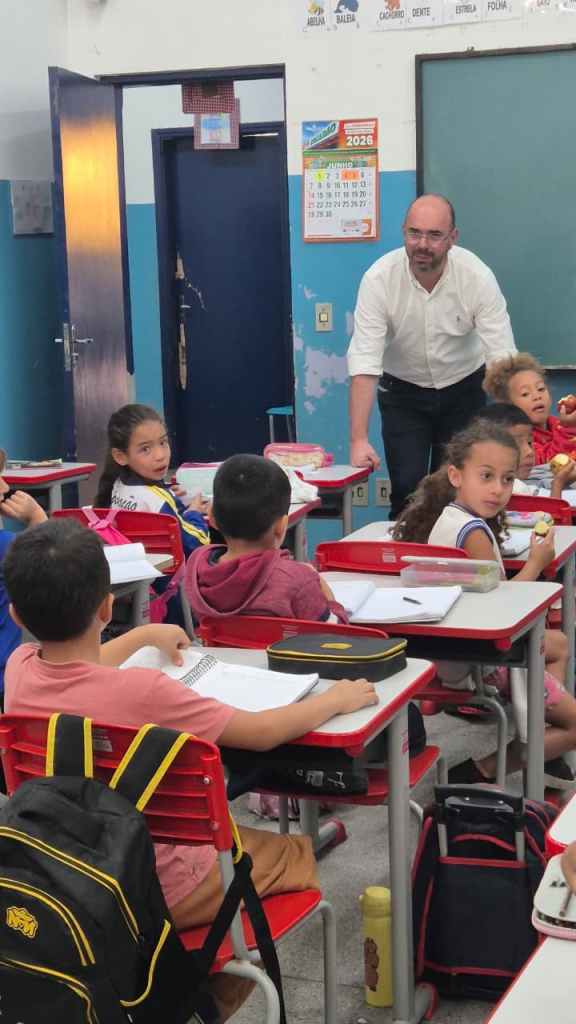 O prefeito de São Carlos, Netto Donato, esteve na manhã desta segunda-feira (01/06) na Escola Municipal de Educação Básica (EMEB) Arthur Natalino Deriggi, localizada no bairro Cidade Aracy e que atende 1.200 alunos no Fundamental I e II e na Educação de Jovens e Adultos (EJA).