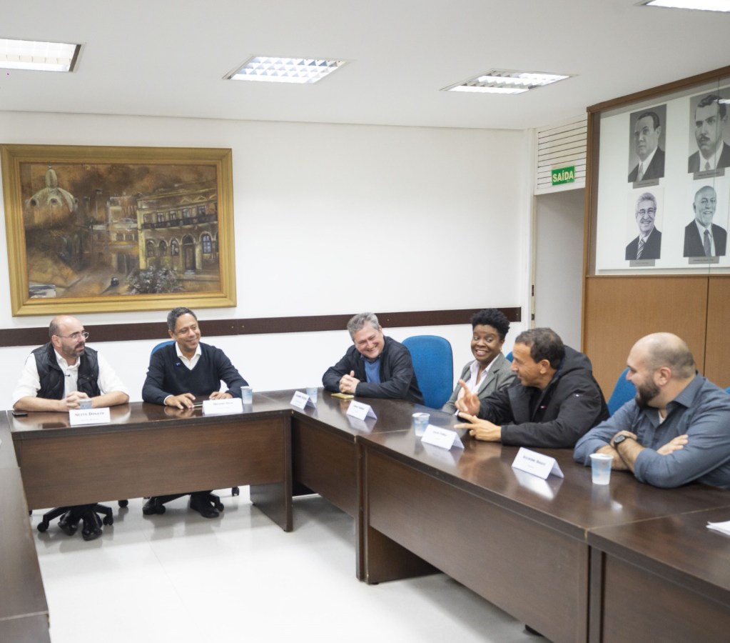 A Prefeitura de São Carlos oficializou, nesta sexta-feira (26/06), a autorização para a licitação da reforma do Teatro Municipal Alderico Vieira Perdigão.