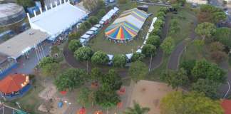 A Fundação Educacional São Carlos (FESC) realiza neste sábado (20/06) e domingo (21/06), o seu tradicional Arraiá. A festa junina, aberta a toda a comunidade com entrada solidária - doação de alimentos não perecíveis ou itens de higiene pessoal e limpeza -, acontece das 16h às 22h, no Campus 1 da instituição, localizado na rua São Sebastião, 2828, na Vila Nery