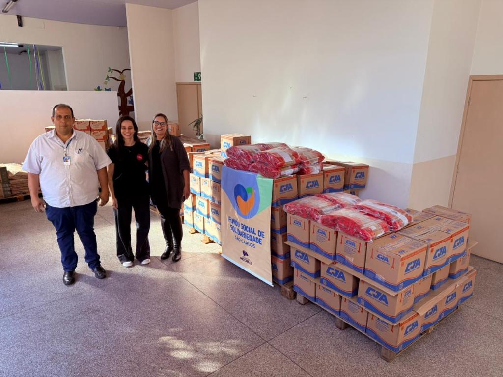 O Fundo Social de Solidariedade de São Carlos recebeu, na tarde desta quarta (17/06), seis toneladas de alimentos não perecíveis arrecadados durante os jogos universitários Economíadas e Juca