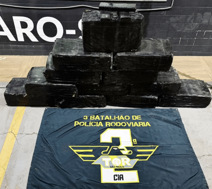 Casal é detido com 333 quilos de maconha na Washington Luís Casal é detido com 333 quilos de maconha na Washington Luís